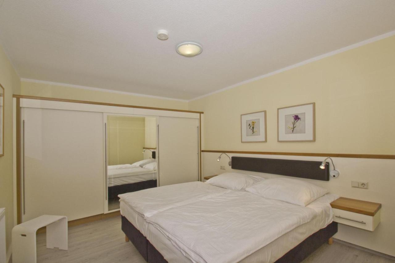 Fewo Mit Terrasse, Gratis Nutzung Vom Ahoi Erlebnisbad Und Sauna In Sellin - Haus Blick Zur See Fewo 13 Герен Екстер'єр фото