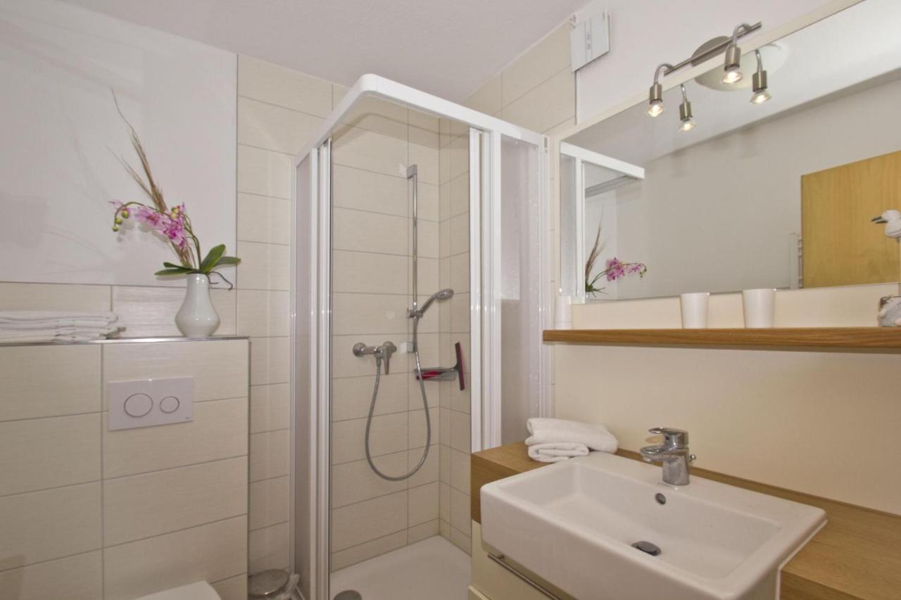 Fewo Mit Terrasse, Gratis Nutzung Vom Ahoi Erlebnisbad Und Sauna In Sellin - Haus Blick Zur See Fewo 13 Герен Екстер'єр фото